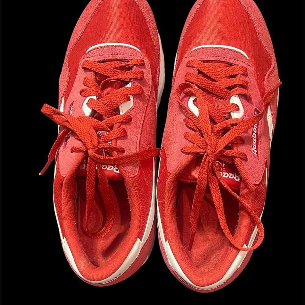 Reebok Red and White Retro Runner Sneakers size 9 - Picture 3 of 6